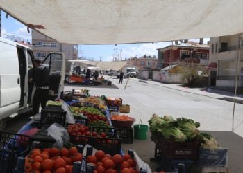 Wan’da pazarlar boş: 100 TL ile 2 limon, 3 patates, 5 salatalık alabiliyoruz