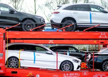 AB otomobil piyasası canlanıyor