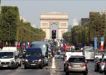 AB ülkeleri, 2035'te benzinli ve dizel arabaları yasaklamayı onayladı