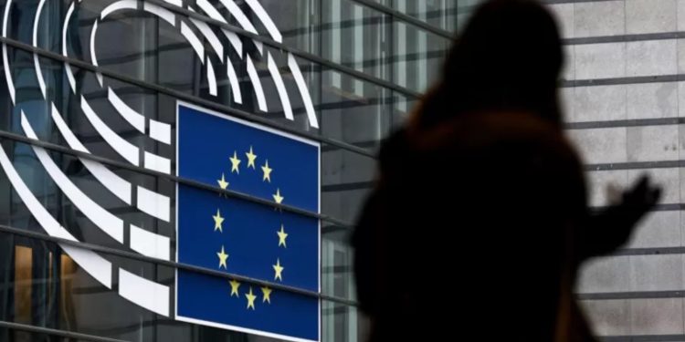 AB ülkeleri, benzinli ve dizel otomobilleri yasaklama planını oylamayı erteledi