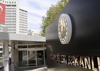 Dışişleri Bakanlığı’na çağrılan ABD’nin Ankara Büyükelçisi Jeff Flake’den, ABD Genelkurmay Başkanı Mark Milley’in, Suriye’nin kuzeydoğusuna gerçekleştirdiği ziyarete ilişkin izahat istendi.