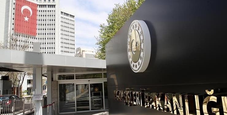 Dışişleri Bakanlığı’na çağrılan ABD’nin Ankara Büyükelçisi Jeff Flake’den, ABD Genelkurmay Başkanı Mark Milley’in, Suriye’nin kuzeydoğusuna gerçekleştirdiği ziyarete ilişkin izahat istendi.