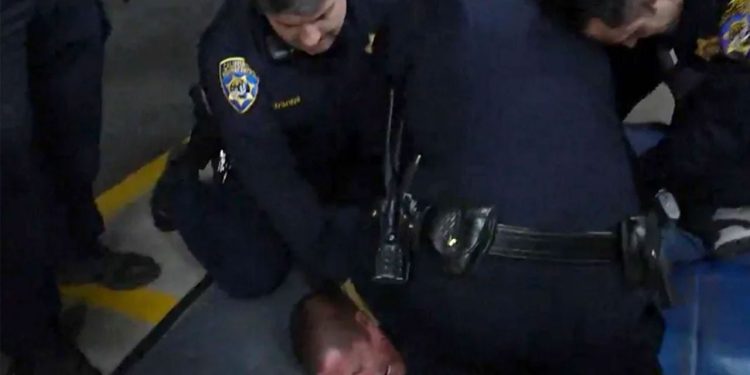 ABD'de gözaltında ölen kişiyle ilgili yedi kişiye dava