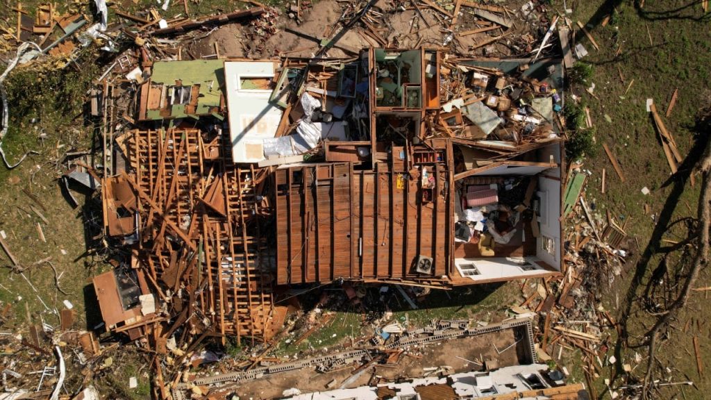 ABD'de hortumlar nedeniyle, Mississippi'de 25, Alabama'da bir kişi öldü