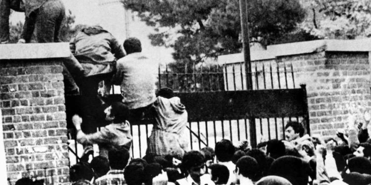 ABD’li politikacı 43 yıllık sırrı ifşa etti: Reagan’ın ekibi seçimi kazanmak için İran’a “ABD’li rehineleri bırakmayın” demiş