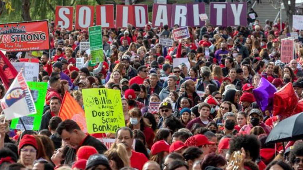 ABD'nin Los Angeles kentinde okul çalışanları 3 günlük greve başladı