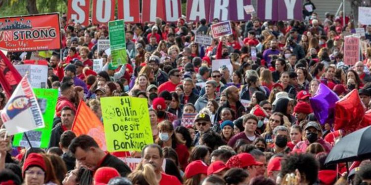 ABD'nin Los Angeles kentinde okul çalışanları 3 günlük greve başladı
