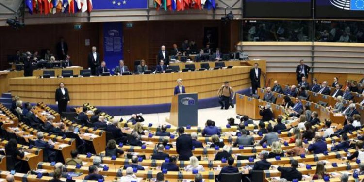 AB’de cinsiyete dayalı ücret ayrımcılığına karşı şeffaflık zorunluluğu