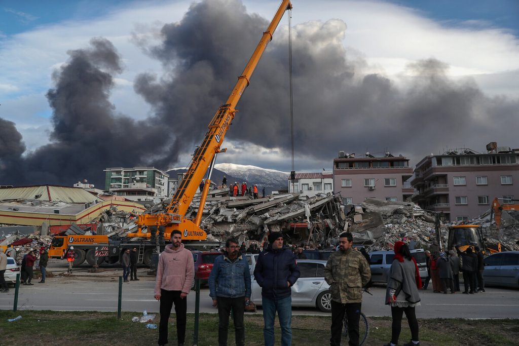 AFAD’ın kontrolündeki vinçler, depremzedelerden saatlik 10 bin TL istemiş