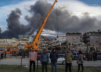 AFAD’ın kontrolündeki vinçler, depremzedelerden saatlik 10 bin TL istemiş
