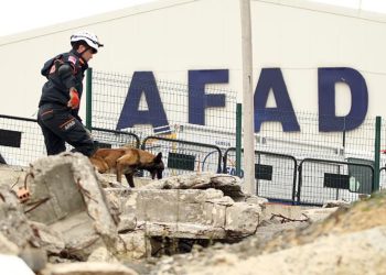 AFAD'ın yatak, duş ve tuvalet bulunan TIR'ları garajda tutuluyor