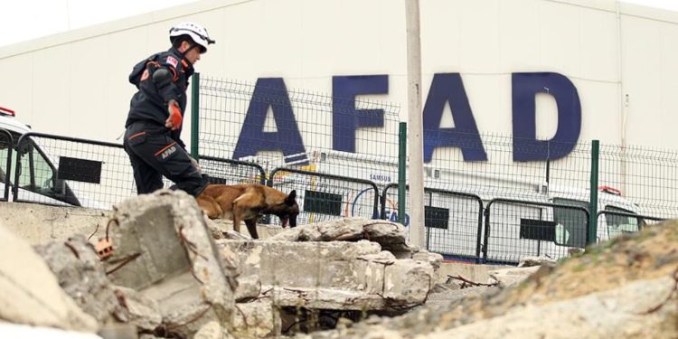 AFAD'ın yatak, duş ve tuvalet bulunan TIR'ları garajda tutuluyor