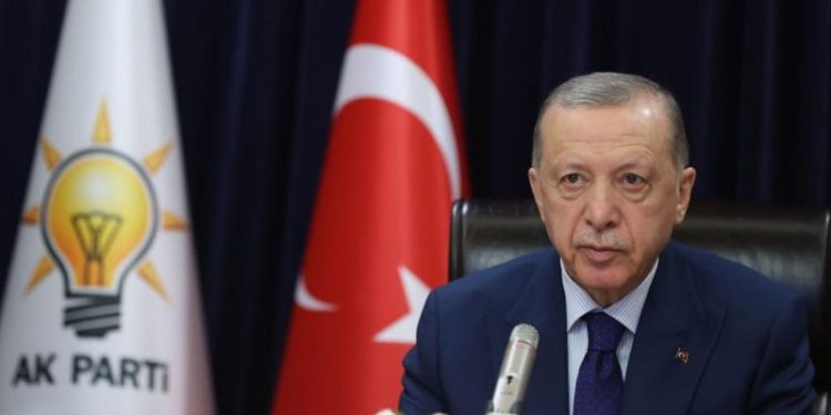 14 Mayıs’ta yapılacak seçim kararının ve takviminin netleşmesinin ardından siyasi partilerde hareketlilik sürüyor. 6 Şubat'ta meydana gelen Kahramanmaraş merkezli depremler sonrası bütün siyasi partilerde olduğu gibi iktidar partisinde de seçim hesapları değişti.