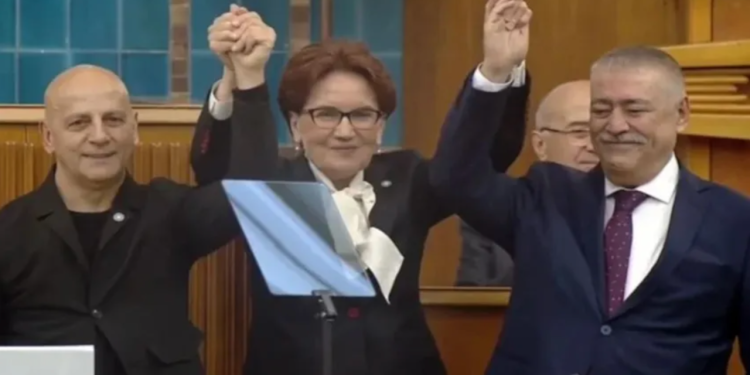 AKP'den istifa edip İYİ Parti'ye katıldı