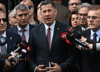 ATA İttifakı'nın cumhurbaşkanı adayı Sinan Oğan başvurusunu yaptı