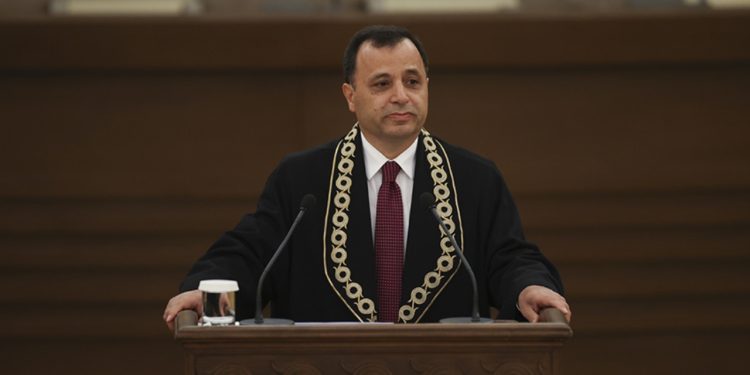 AYM'nin KHK ile kapatılan kurumlarda Hazine'ye verilen yetki için kararına Başkan Zühtü Arslan'dan muhalefet