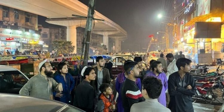 Afganistan'da 6.5 büyüklüğünde deprem meydana geldi