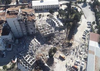 Ağır hasarlı hastanenin yazışmaları ortaya çıktı: 'Alternatifi yapılsaydı 80 kişi ölmeyecekti'