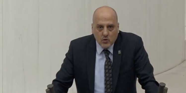 Ahmet Şık’tan AKP’lilere: Ne haysiyetiniz ne utanmanız var