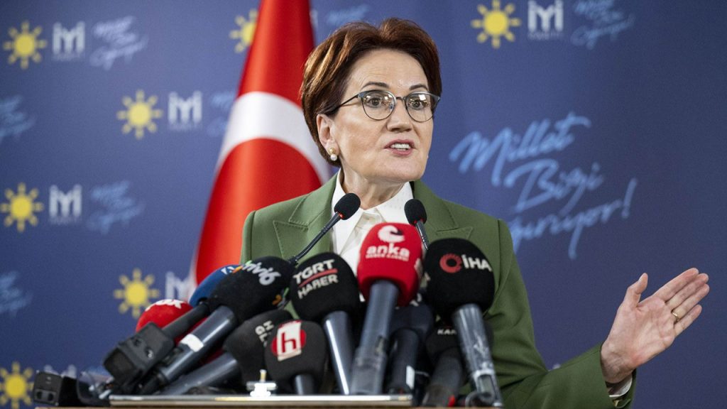 Akşener: İmamoğlu ve Yavaş'ın elini kaldırıp seçim startını vermek görevi Sayın Kılıçdaroğlu'nundur