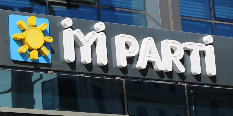 Akşener masadan kalkınca 30 bine yakın üye İYİ Parti’den istifa etmiş