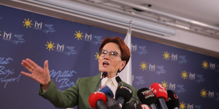 Akşener neden masadan kalktı, ne yapmaya çalışıyor?
