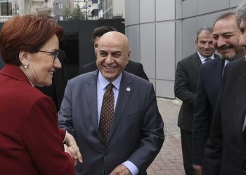 Akşener partisinin belediye başkanlarıyla görüştü