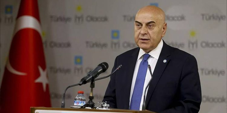 CHP Genel Başkanı Kemal Kılıçdaroğlu’nun adaylığına yönelik olumsuz açıklamaları ve mezhep imasının ardından İyi Parti lideri Meral Akşener’in isteğiyle istifa eden Cihan Paçacı, görevine geri döndü.