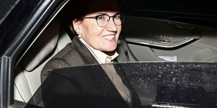Akşener'le toplantının ardından İYİ Partili vekiller: Genel İdare Kurulu toplantısını bekleyin