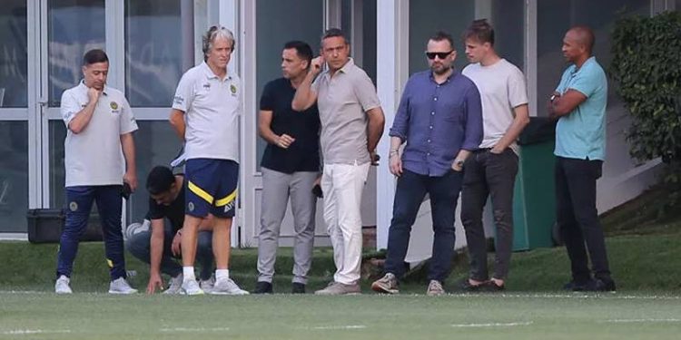 Ali Koç, Jorge Jesus ve futbolcular ile bir araya geldi