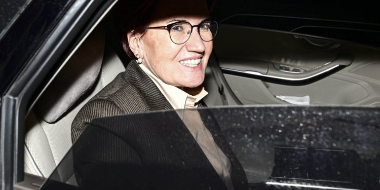 Alman basını Altılı Masa çatlağını yazdı: Erdoğan'a gökten inen hediye