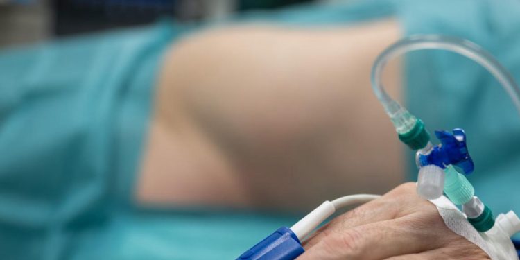 Almanya'da hastaneler hizmetlerini kısıtlama tehdidiyle karşı karşıya