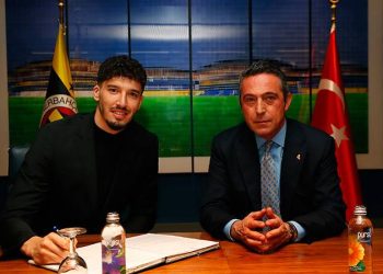 Altay Bayındır'dan 4 yıllık imza: Farklı duygular içindeyim