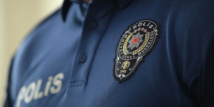 Altı polisten iki Suriyeli gence kumpas: Arabalarına uyuşturucu koydular, paralarını aldılar