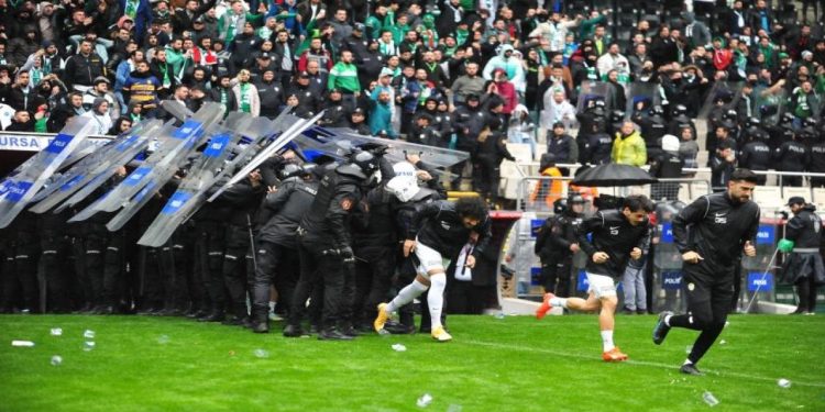 Amedspor'a saldırının araştırılmasının öne alınmasına AKP ve MHP'den ret