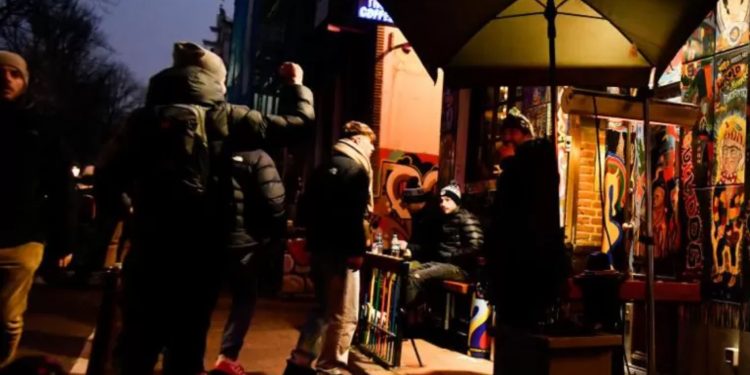 Amsterdam Belediyesi'nden genç İngiliz turistlere yönelik 'Uzak dur' kampanyası