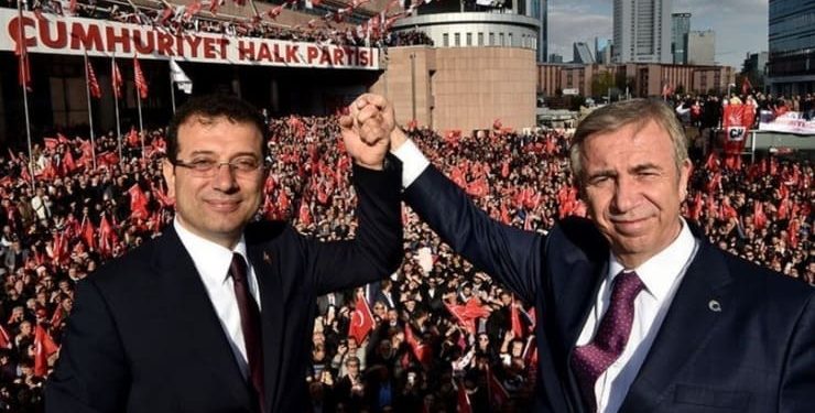 Anayasa hukukçusu Doç. Dr. Didem Yılmaz, İstanbul Büyükşehir Belediye Başkanı Ekrem İmamoğlu ve Ankara Büyükşehir Belediye Başkanı Mansur Yavaş’ın belli koşullarda cumhurbaşkanı yardımcılığına getirilebileceğini söyledi.