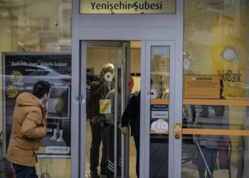 Ankara'da banka şubesine pompalı tüfekli saldırı: Bir kişi başından yaralandı