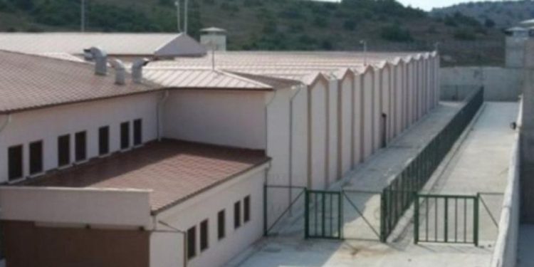 Antep'te tutuklular bir aydır hasarlı cezaevinde kalıyor