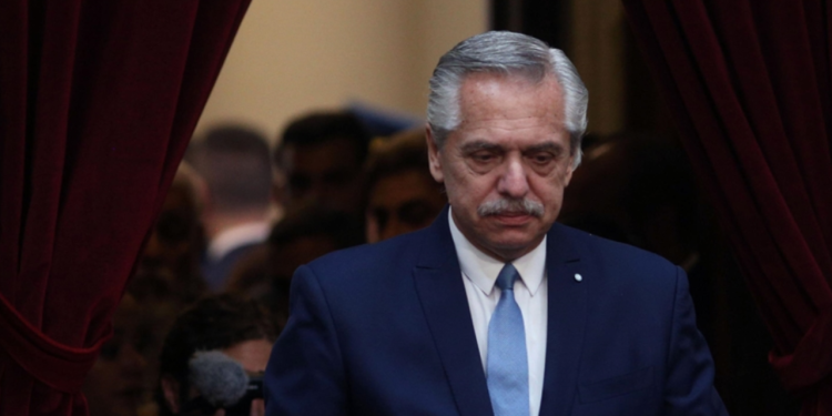 Arjantin Cumhurbaşkanı Fernandez hastaneye kaldırıldı