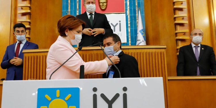 Aşık Mahzuni Şerif’in oğlu Emrah Mahzuni, İYİ Parti’den istifa etti