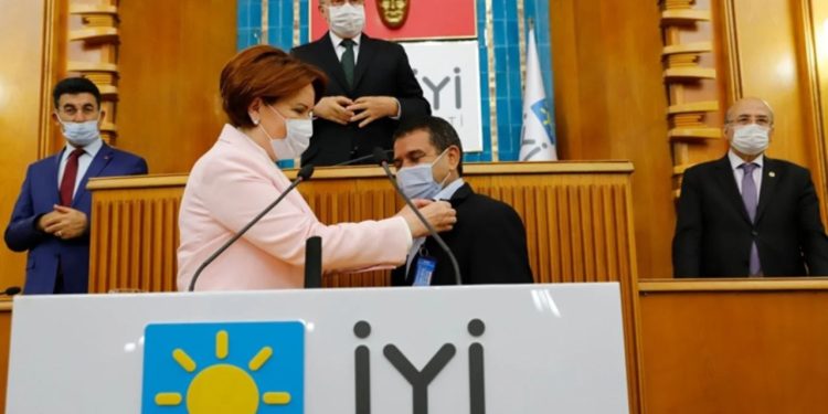 Aşık Mahzuni Şerif'in oğlu Emrah Mahzuni, İYİ Parti'den istifa etti