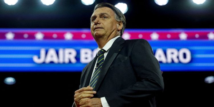 Aşırı sağcı Bolsonaro ülkesine dönüyor