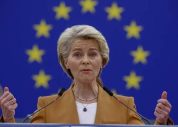 Avrupa Birliği (AB) Komisyonu Başkanı Ursula von der Leyen, "AB Komisyonu deprem sonrası yeniden yapılanma için Türkiye'yi 1 milyar euro ile destekleyecek." dedi.