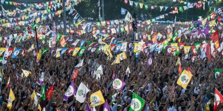 Avrupa Parlamentosu'ndaki sol parti grupları HDP'yle dayanışma mesajı yayımladı