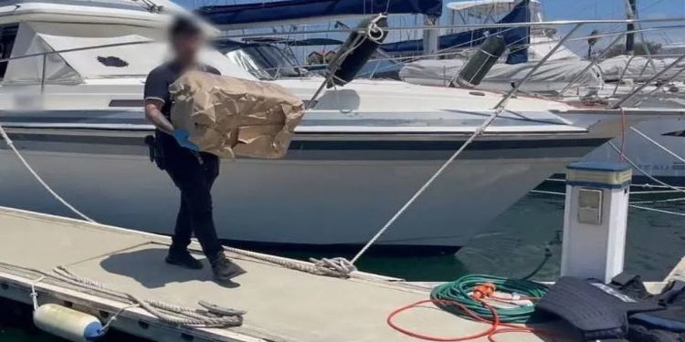 Avustralya polisi uyuşturucu kaçakçılarını kandırdı: 2,4 ton kokaini ele geçirdi
