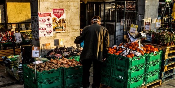 Devrimci İşçi Sendikaları Konfederasyonu’na (DİSK) bağlı Birleşik Metal-İş Sendikası’nın (BİSAM) verilerine göre açlık sınırı şubatta 9 bin 234 lira, yoksulluk sınırıysa 31 bin 939 liraya çıktı.