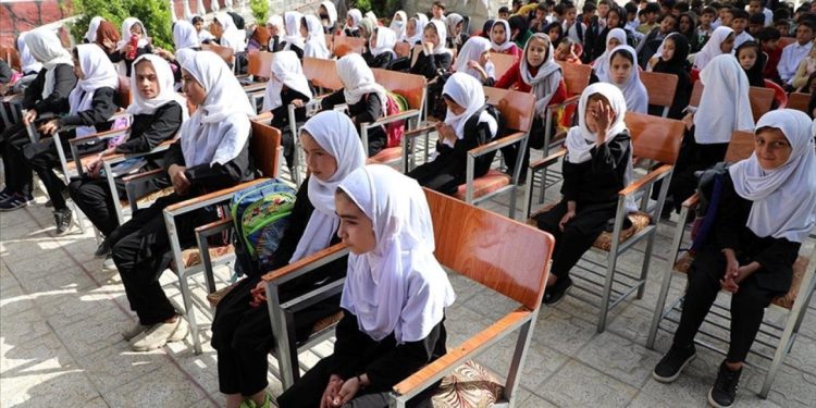 BM'den Taliban'a kız öğrenciler için çağrı: Sözünüzü yerine getirin