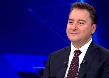 Demokrasi ve Atılım Partisi (DEVA) Genel Başkanı Ali Babacan, "Bazı illerde güçlerimizi birleştirebiliriz. Bu fikri CHP tarafından gündeme getirdi. 40 ilde işbirliği modelitelerini çalışalım dedi. Biz de tamam dedik. Çalışma devam ediyor. Daha da vakit var. Neredeyse 1 aya yakın süremiz var. Eğer kazan kazan işbirliği modelleri olursa niye yapmayalım? Duruşumuz çok net; en az 41 diyoruz. Bu zaten kanuni gerekliliktir. En az 41 ya da hiç. Yasal olarak böyle. Biz bazı illerde güçlerimizi birleştirerek toplamda daha fazla milletvekili sayısı çıkarabiliriz diyoruz." dedi.