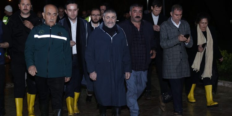 Bakan Kirişçi, selin sorumlusunu buldu: Bir yıllık yağış iki günde toprakla buluşunca…